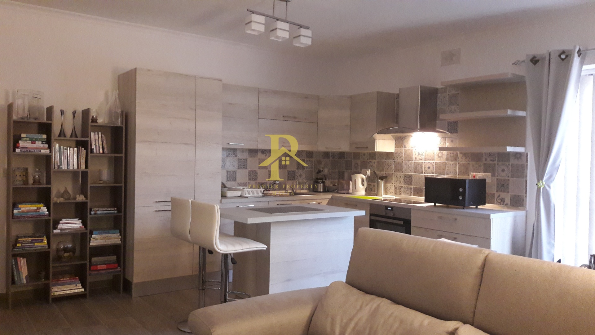 Salina 2 bedroom, very bright & ultra Modern corner Apartment: Eur250,000